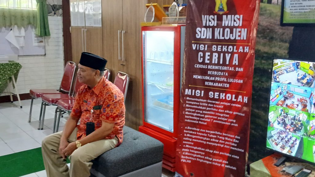 RIUH OMPRENG MBG NUN JAUH DI SANA